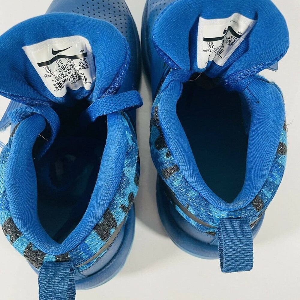 Nike Boys Team Hustle D8 881941-404 Blue Basketball Shoes Lace Up Size 5Y - Picture 4 of 5